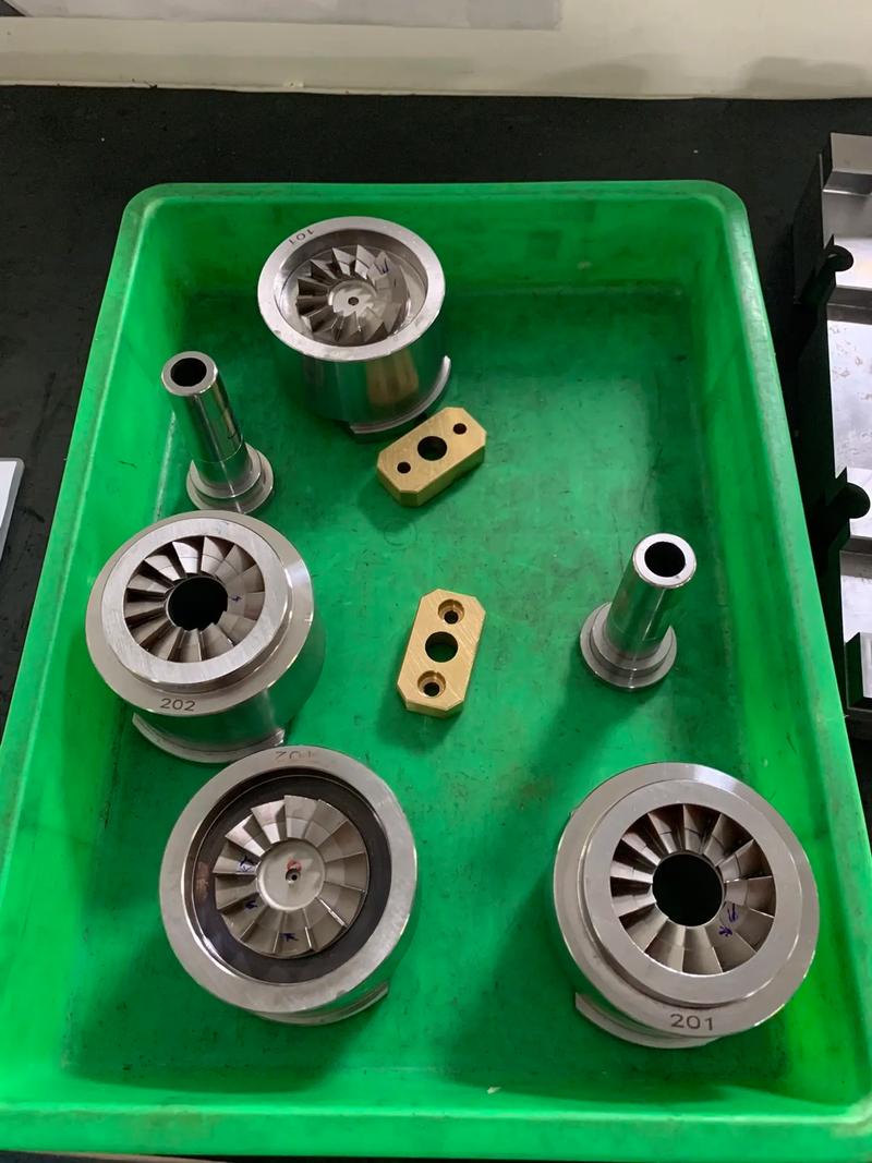 承接各类精密塑胶模具!我们致力于提供高